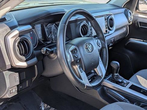 Used 2022 Toyota Tacoma SR5 w/ Technology Package image 9