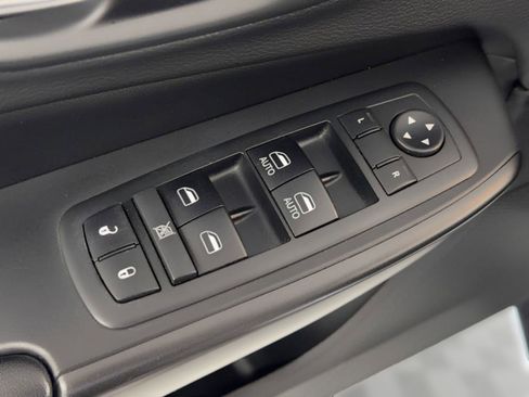 Used 2019 Jeep Cherokee Trailhawk AWD/4WD image 13