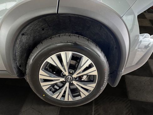 Used 2023 Nissan Rogue SV image 11