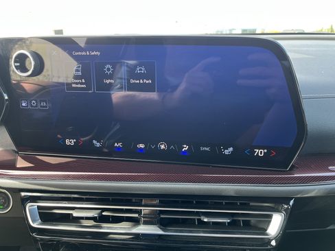 Used 2024 Chevrolet Traverse Z71 w/ Enhanced Driving Package image 33