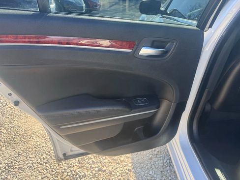 Used 2013 Chrysler 300 image 19