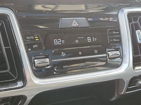 Used 2021 Kia Sorento SX image 9