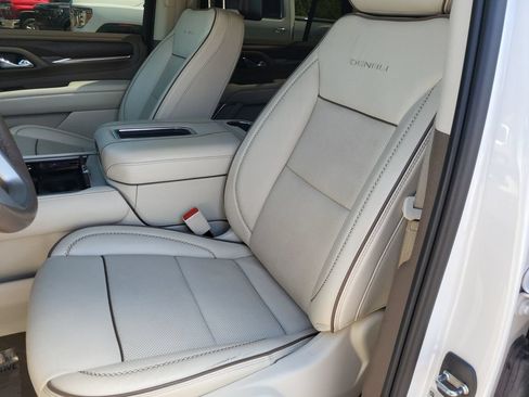 Used 2023 GMC Yukon Denali w/ Advanced Technology Package AWD/4WD image 13