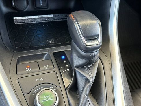 Used 2020 Toyota RAV4 XSE AWD/4WD image 21