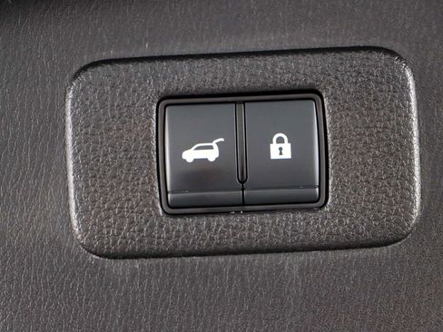 Used 2022 Nissan Armada SL w/ Captain's Chairs Package image 33