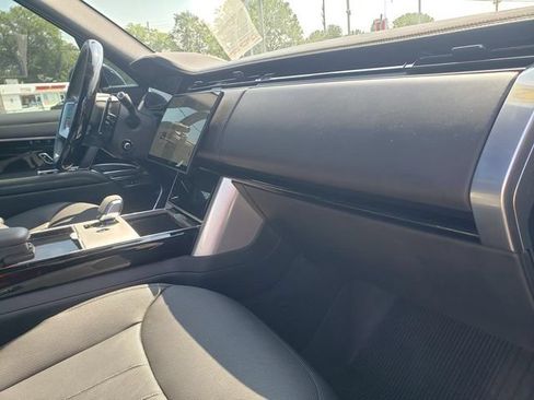 Used 2025 Land Rover Range Rover SE AWD/4WD image 21