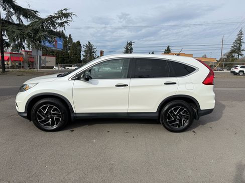 Used 2016 Honda CR-V SE image 2