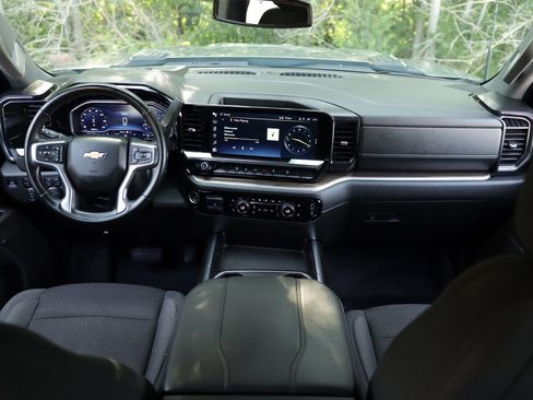 Used 2024 Chevrolet Silverado 2500 LT AWD/4WD image 20