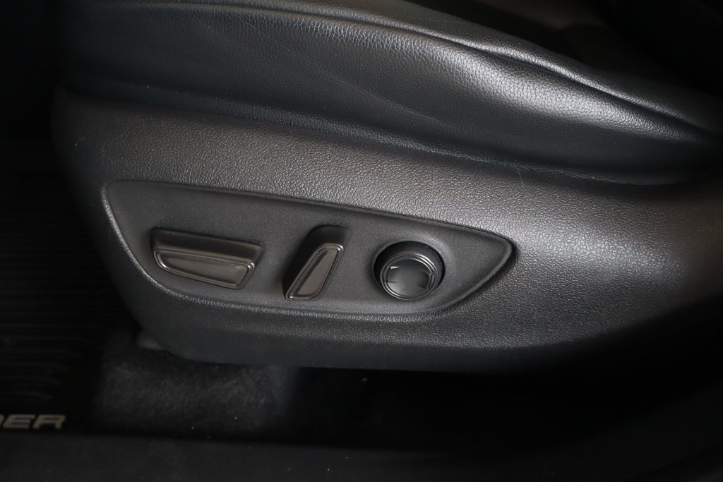 Used 2020 Toyota Highlander XLE AWD/4WD image 17