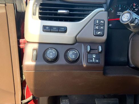 Used 2020 GMC Yukon Denali w/ Denali Premium Package AWD/4WD image 32