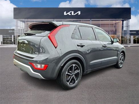Used 2023 Kia Niro EX image 6