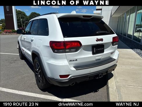 Used 2021 Jeep Grand Cherokee Trailhawk w/ Trailhawk Luxury Group AWD/4WD image 3