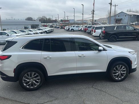Used 2025 Buick Enclave Preferred w/ Power Package image 5