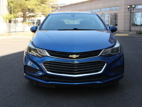 Used 2018 Chevrolet Cruze LT w/ Convenience Package image 3