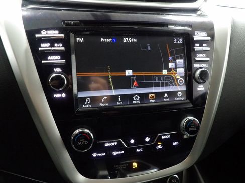 Used 2018 Nissan Murano SV AWD/4WD image 18