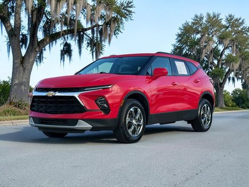 Used 2024 Chevrolet Blazer LT w/ Convenience Package FWD image 2