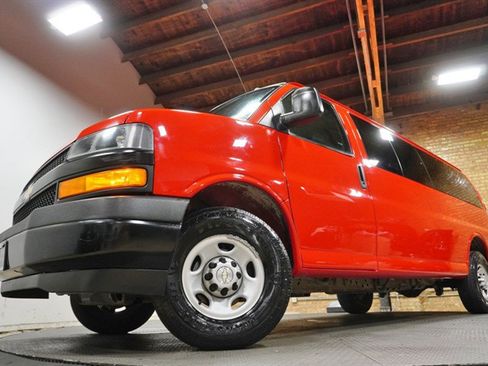 Used 2020 Chevrolet Express 3500 LS RWD image 3