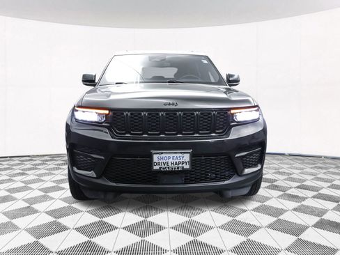 Used 2023 Jeep Grand Cherokee Altitude image 10