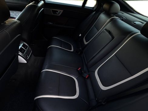 Used 2014 Jaguar XF 3.0 image 17