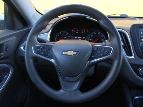 Used 2018 Chevrolet Malibu LT image 13