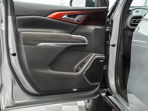 Used 2024 Chevrolet Traverse RS FWD image 43