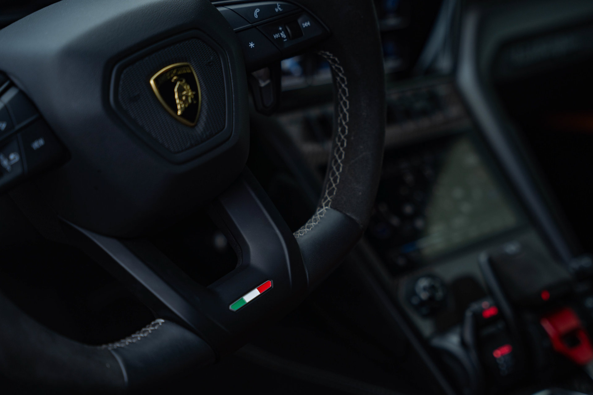 Used 2024 Lamborghini Urus Performante AWD/4WD image 25