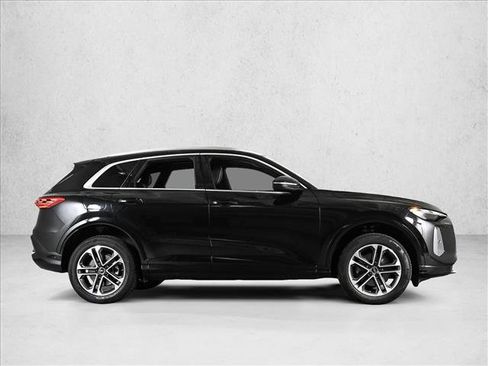 Certified 2025 Audi Q5 Premium w/ Convenience Package AWD/4WD image 4