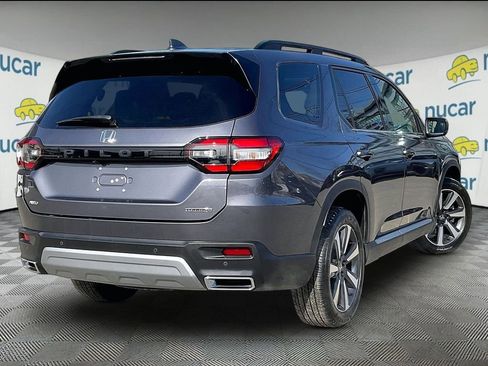 Used 2023 Honda Pilot Touring image 6