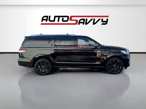 Used 2023 Lincoln Navigator L Reserve image 8