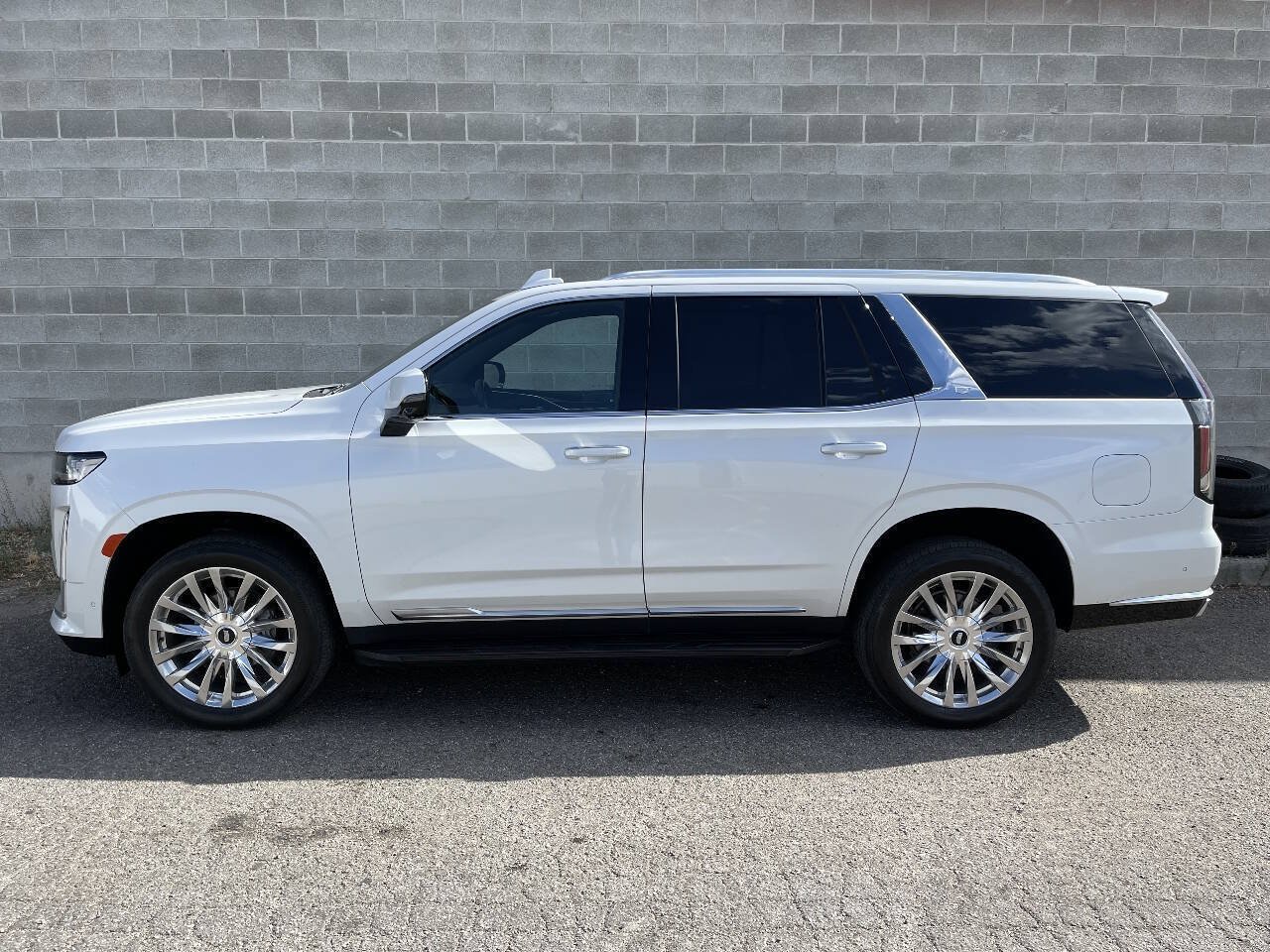 Used 2022 Cadillac Escalade Premium Luxury AWD/4WD image 10
