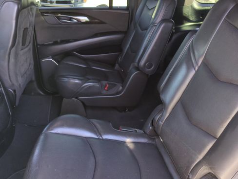 Used 2019 Cadillac Escalade ESV Platinum image 17