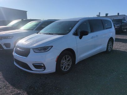 Used 2024 Chrysler Pacifica Touring-L