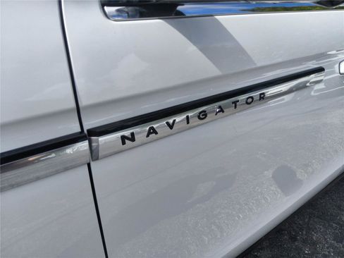 New 2026 Lincoln Navigator L Reserve AWD/4WD image 10