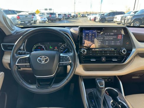 Used 2021 Toyota Highlander Platinum image 17