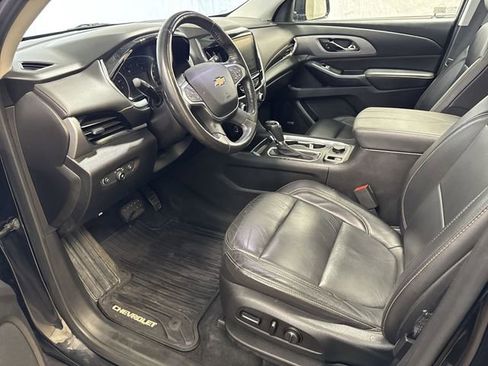 Used 2020 Chevrolet Traverse LT w/ LT Premium Package image 12