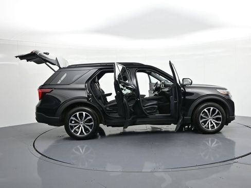 Used 2025 Ford Explorer ST-Line AWD/4WD image 29