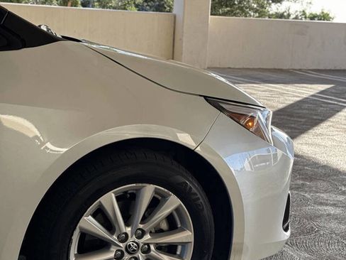 Used 2023 Toyota Corolla SE w/ SE Premium Package FWD image 5