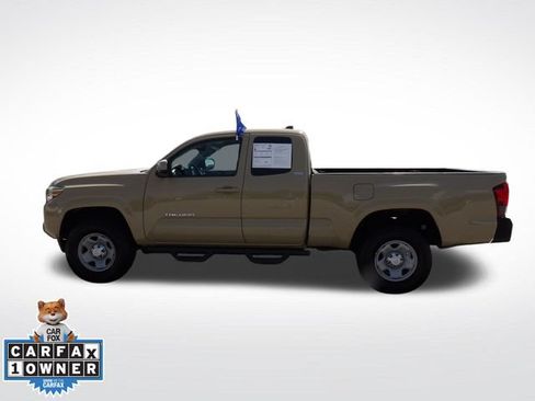 Used 2018 Toyota Tacoma SR5 RWD image 9