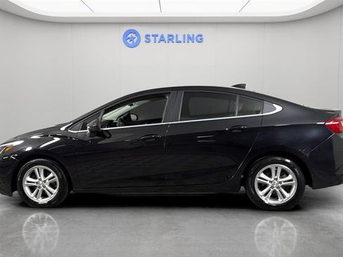 Used 2017 Chevrolet Cruze LT w/ Convenience Package image 3