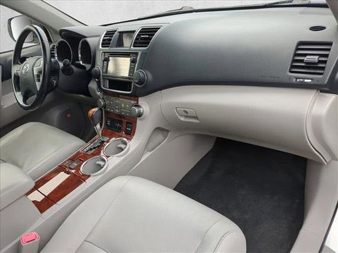 Used 2013 Toyota Highlander Limited image 21