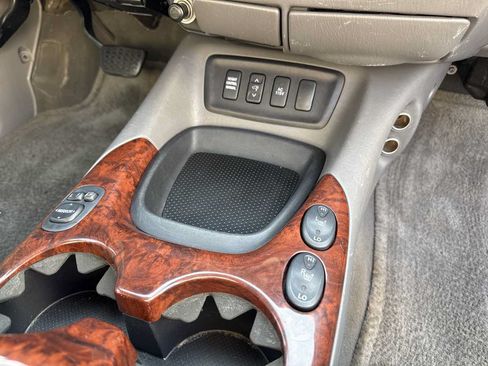 Used 2005 Toyota Sequoia Limited AWD/4WD image 28