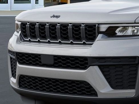 New 2026 Jeep Grand Cherokee Laredo image 11