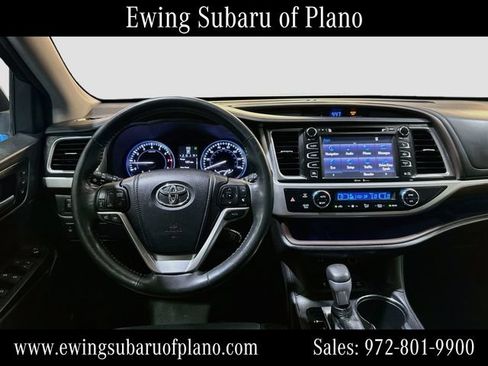 Used 2015 Toyota Highlander Limited Platinum AWD/4WD image 24
