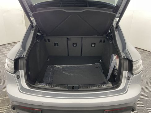 New 2026 Porsche Macan AWD/4WD image 21