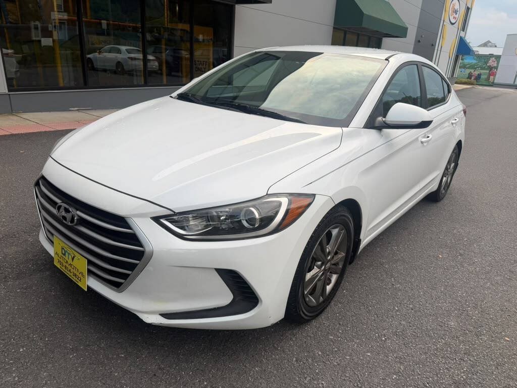 Used 2017 Hyundai Elantra SE FWD image 2