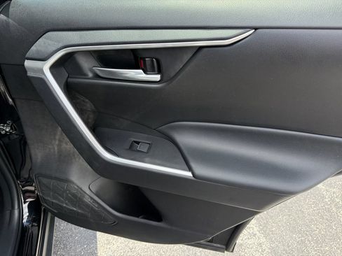 Certified 2025 Toyota RAV4 XLE FWD image 20