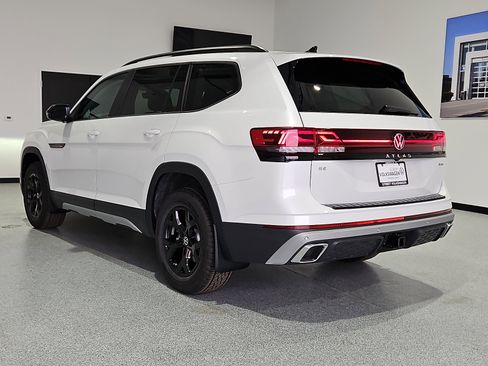 New 2026 Volkswagen Atlas Peak Edition AWD/4WD image 2