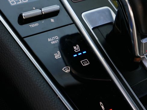 Used 2018 Porsche Panamera 4 image 30