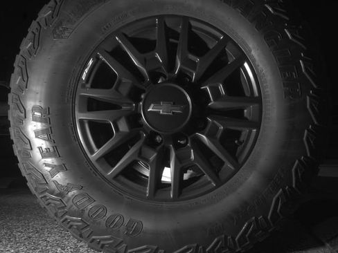 Used 2024 Chevrolet Silverado 2500 ZR2 AWD/4WD image 10
