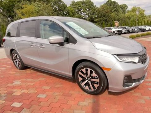 Certified 2025 Honda Odyssey EX-L image 3